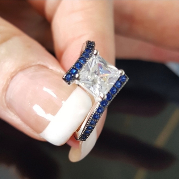 925 Sterling Silver Ring - Picture 7 of 11